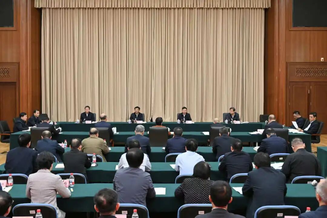 学习宣传贯彻《习近平生态文明文选》第一卷座谈会